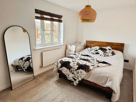 2 bedroom Semi-detached house for sale in Coltsfoot Road, Hamilton, LE5