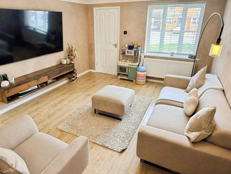 2 bedroom Semi-detached house for sale in Coltsfoot Road, Hamilton, LE5