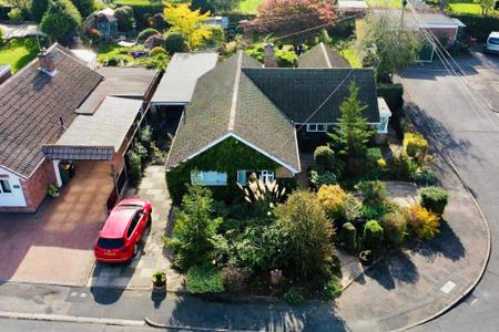 5 bedroom Detached bungalow for sale in Coombe Place, Oadby, LE2