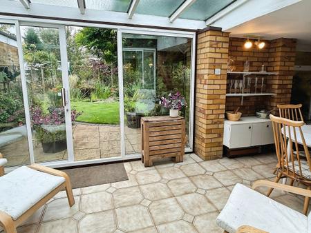 5 bedroom Detached bungalow for sale in Coombe Place, Oadby, LE2