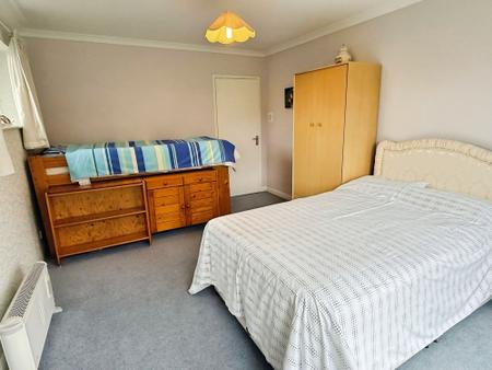 5 bedroom Detached bungalow for sale in Coombe Place, Oadby, LE2