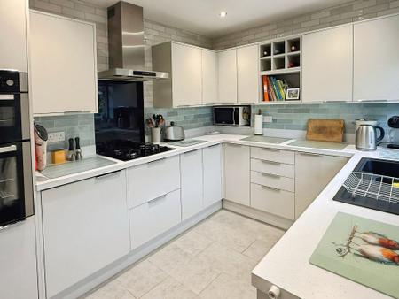 5 bedroom Detached bungalow for sale in Coombe Place, Oadby, LE2
