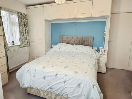 5 bedroom Detached bungalow for sale in Coombe Place, Oadby, LE2