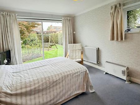 5 bedroom Detached bungalow for sale in Coombe Place, Oadby, LE2