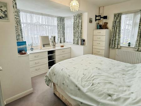 5 bedroom Detached bungalow for sale in Coombe Place, Oadby, LE2