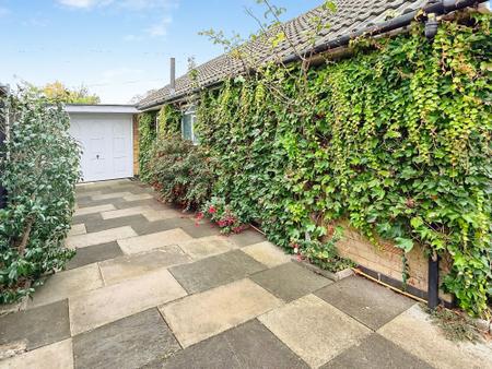 5 bedroom Detached bungalow for sale in Coombe Place, Oadby, LE2