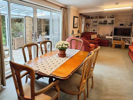 5 bedroom Detached bungalow for sale in Coombe Place, Oadby, LE2