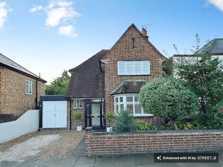 3 bedroom Detached house for sale in Eastcourt Road, Knighton, LE2