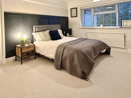3 bedroom Detached house for sale in Eastcourt Road, Knighton, LE2