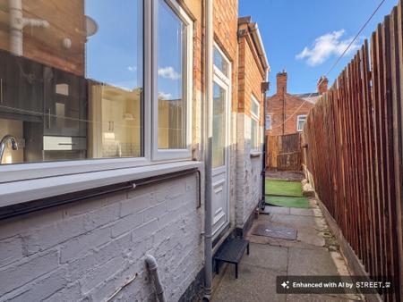 3 bedroom Terraced House to let in Hawthorne Street, Leicester, LE3