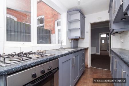 3 bedroom Terraced House to let in Hawthorne Street, Leicester, LE3