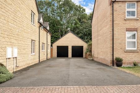 5 bedroom Detached house for sale in Blacksmiths Avenue, Barleythorpe