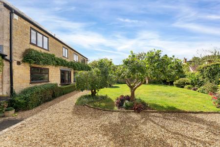 4 bedroom Detached house for sale in Kings Close, Market Overton