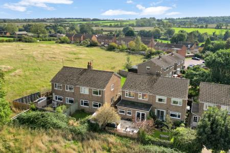 3 bedroom Semi-detached house for sale in Lammas Close, Braunston
