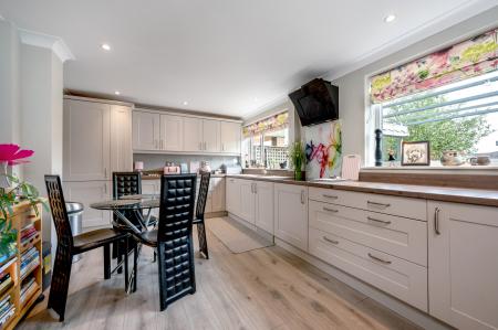 4 bedroom Detached house for sale in Welland Way, Oakham