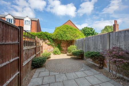 3 bedroom Town house to let in Jubilee Court, Oakham, LE15