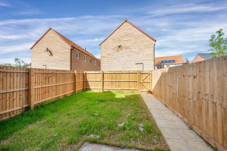 4 bedroom Town house to let in Stud Road, Barleythorpe, Oakham, LE15