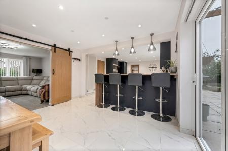 5 bedroom Detached house for sale in Balmoral Road, Oakham