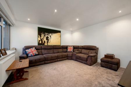 4 bedroom Detached house for sale in Mill Grove, Oakham