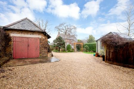 4 bedroom Detached house for sale in Burley Road, Oakham