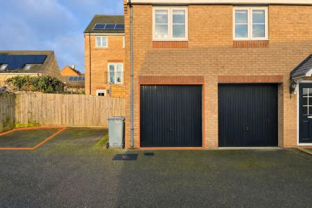 3 bedroom End of terrace house for sale in Farrer Way, Barleythorpe