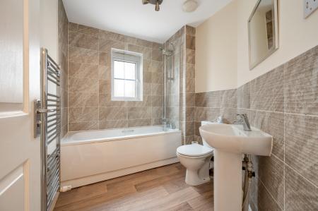 3 bedroom End of terrace house for sale in Farrer Way, Barleythorpe