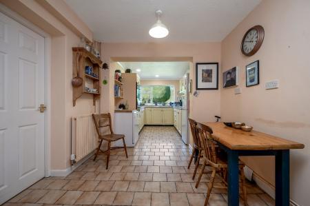 5 bedroom Detached house for sale in Holyrood Close, Oakham