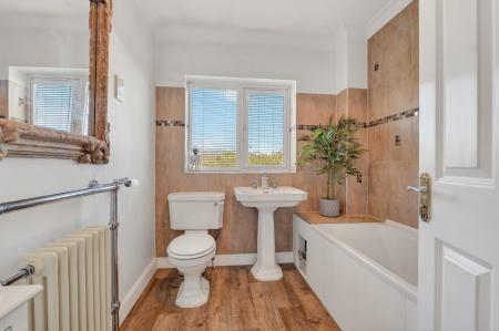 4 bedroom Detached house for sale in Hambleton Close, Oakham