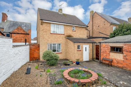 2 bedroom Detached house for sale in Cold Overton Road, Oakham