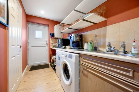 4 bedroom Detached house for sale in Limefield, Oakham