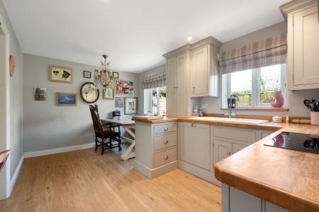 4 bedroom Detached house for sale in Limefield, Oakham