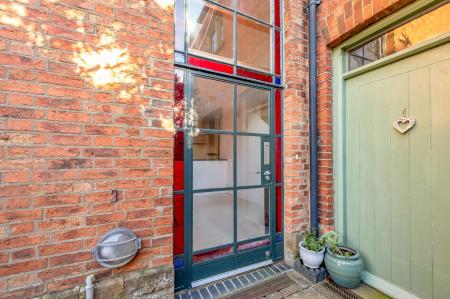 2 bedroom Character Property to let in Chapel Walk, Adderley Street, Uppingham