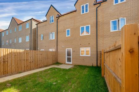4 bedroom Terraced House to let in Stud Road, Barleythorpe