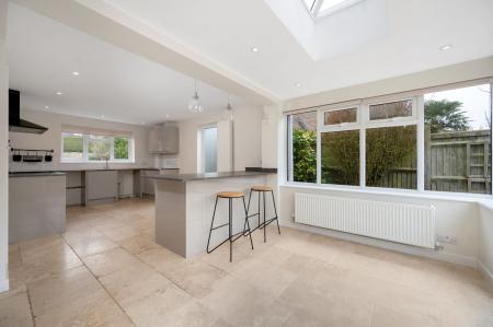 3 bedroom Semi-detached house to let in New Field Road, Exton