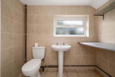 2 bedroom Terraced House to let in Kings Road, Oakham