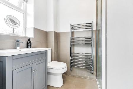 5 bedroom Detached house to let in Caudebec Close, Uppingham