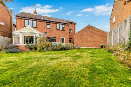 5 bedroom Detached house to let in Caudebec Close, Uppingham