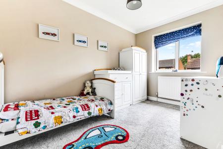 5 bedroom Detached house to let in Caudebec Close, Uppingham