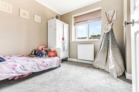 5 bedroom Detached house to let in Caudebec Close, Uppingham