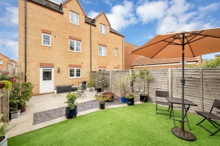 4 bedroom Semi-detached house for sale in Blackwater Road, Barleythorpe, LE15
