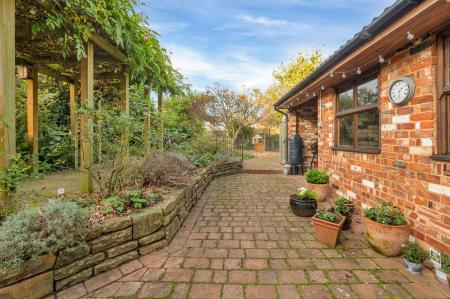 4 bedroom Terraced House for sale in West Road, Oakham, LE15