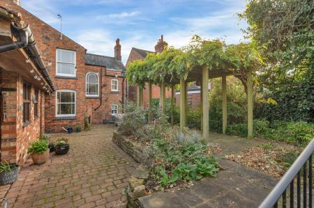 4 bedroom Terraced House for sale in West Road, Oakham, LE15