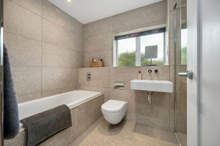 4 bedroom Detached house for sale in Alsthorpe Road, Oakham, LE15