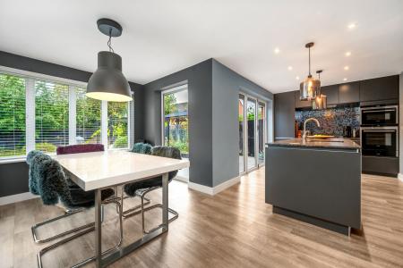 4 bedroom Detached house for sale in Alsthorpe Road, Oakham, LE15