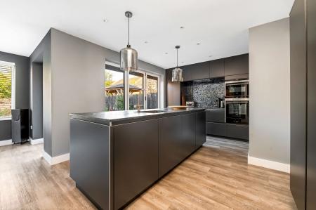 4 bedroom Detached house for sale in Alsthorpe Road, Oakham, LE15