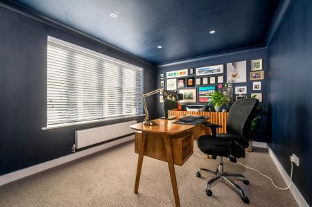 4 bedroom Detached house for sale in Alsthorpe Road, Oakham, LE15