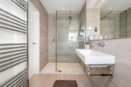 4 bedroom Detached house for sale in Alsthorpe Road, Oakham, LE15