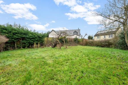 4 bedroom Semi-detached house for sale in The Nook, Whissendine, LE15