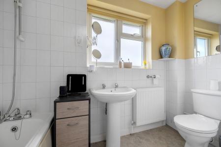 4 bedroom Detached house for sale in Camrose Close, Oakham, LE15