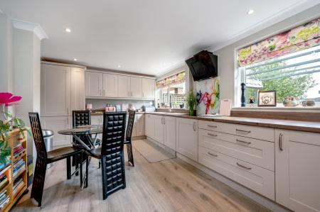 4 bedroom Detached house for sale in Welland Way, Oakham, LE15